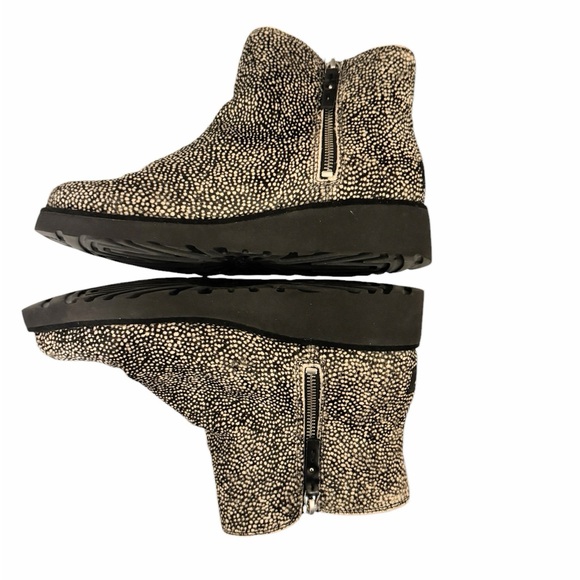 UGG Shala Genuine Calf Hair Wedge Boots Women's Size 9 - Picture 12 of 14